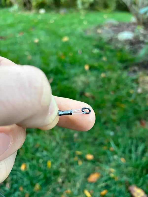 Heavy-duty solid ring for tying on the lure